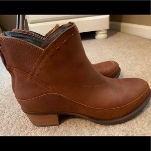 Women's Chaco Cataluna Mid Boot